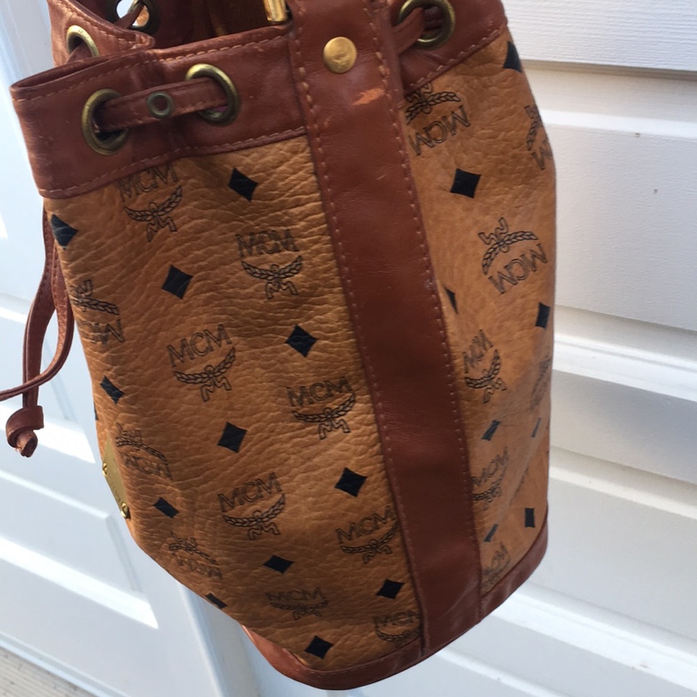 Mcm bucket bag (includes dust bag and cards) - Picture 3 of 15